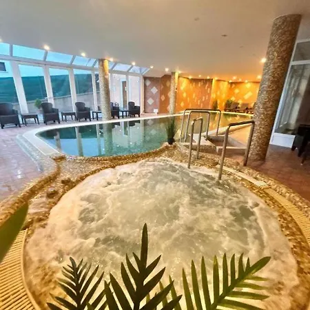 Phoenix Wellness Apartman Panzio Lejlighedshotel 4*