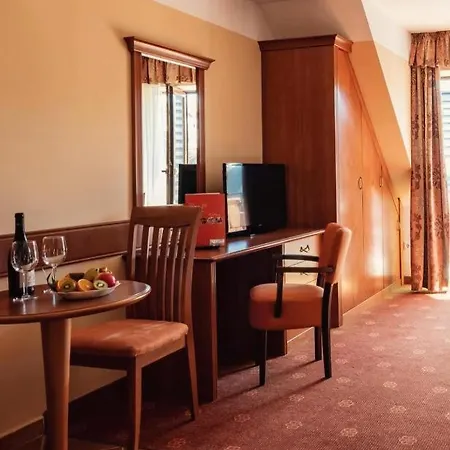 Phoenix Wellness Apartman Panzio Lejlighedshotel 4*