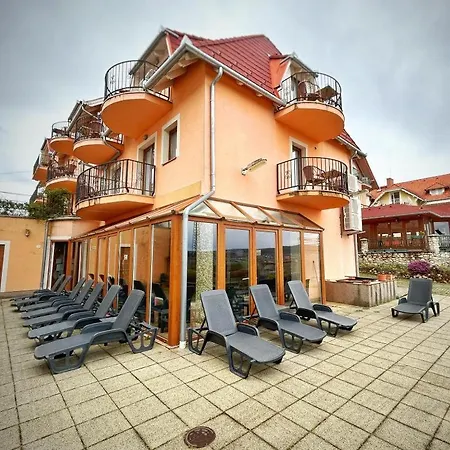 Phoenix Wellness Apartman Panzio Lejlighedshotel 4*