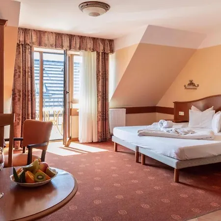 Lejlighedshotel Phoenix Wellness Apartman Panzio 4*