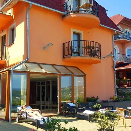 Lejlighedshotel Phoenix Wellness Apartman Panzio 4*